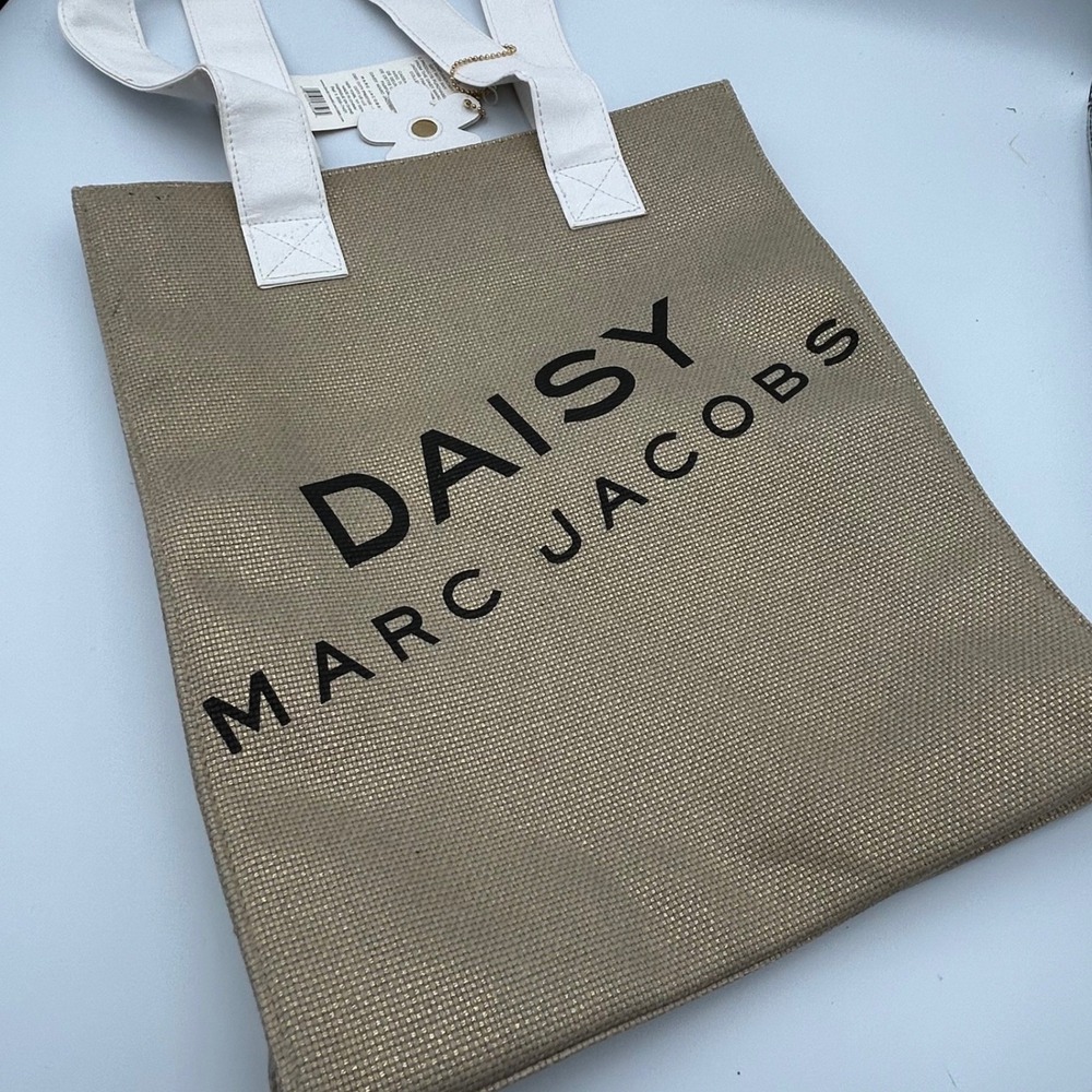 Marc Jacobs Daisy Gold Metallic Woven Tote Bag with White Flower Charm NWT